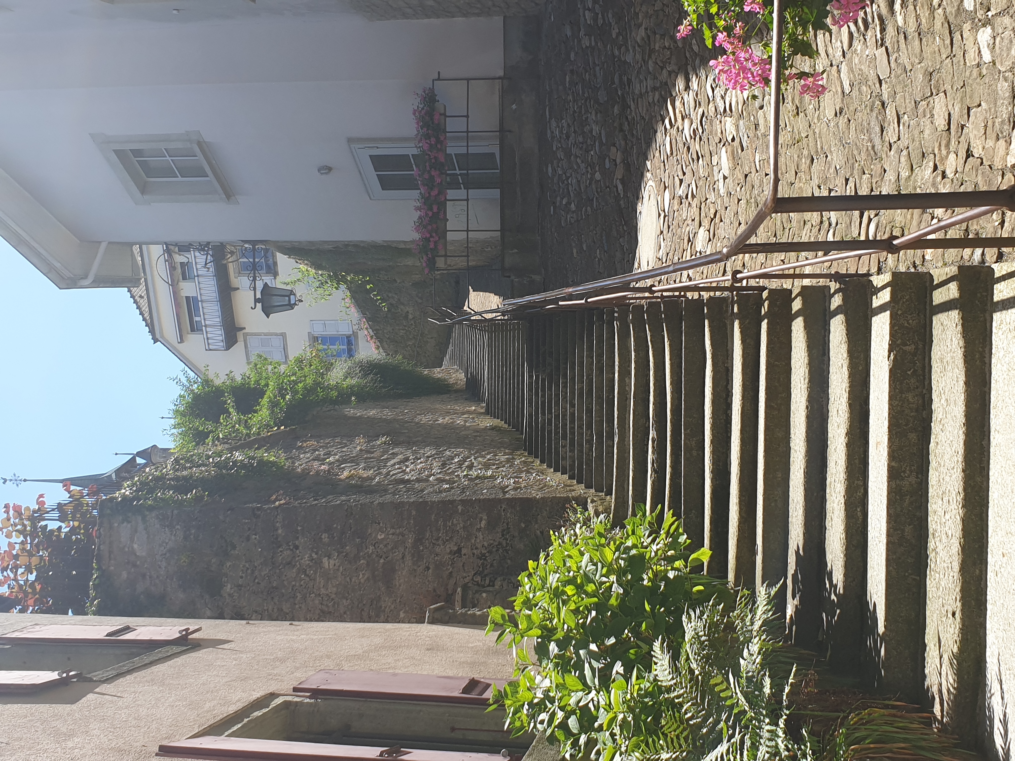  petite ruelle avec des escaliers Estavayer-le-Lac, canton de Fribourg, en Suisse